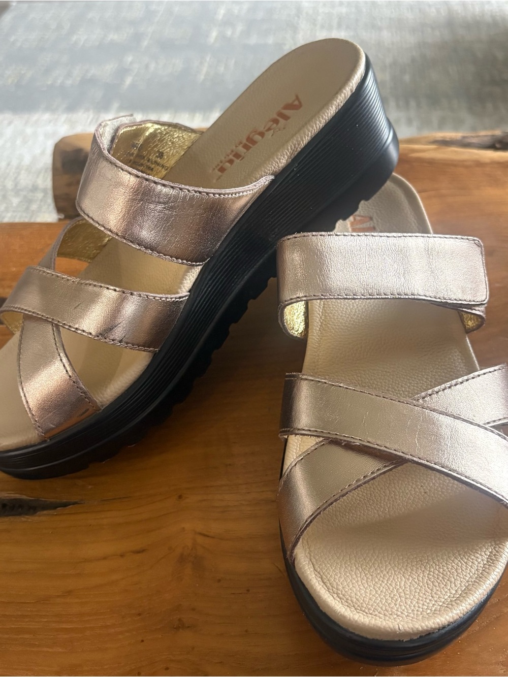 Alegria  Women’s Metallic Gold Small Wedges Slide